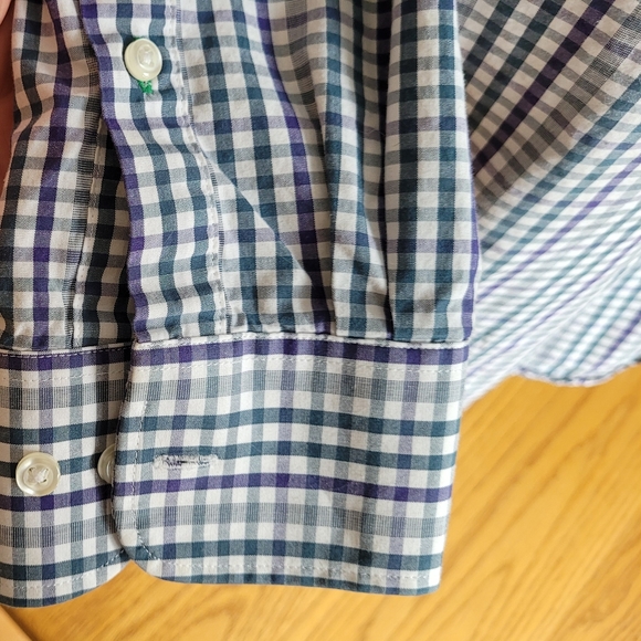 Tommy Hilfiger Men's dress shirt with spread collar. Size L/XL. 16 1/2, 34-35. - Picture 6 of 8